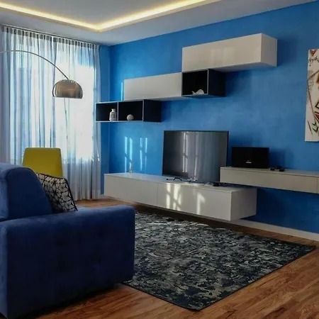 The Comfortable * Sarzana